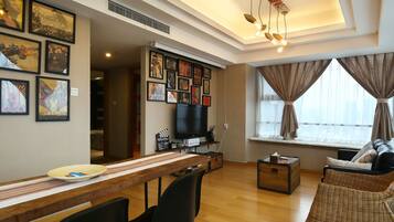 Classic Suite | Desk, blackout curtains, soundproofing, iron/ironing board