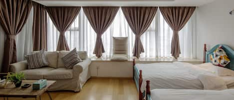 Senior Suite | Ruang tamu | TV skrin rata