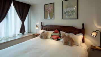 Superior Suite | Living room | Flat-screen TV