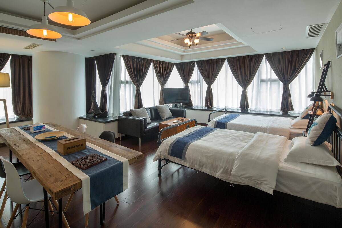 Comfort Suite | Desk, blackout drapes, soundproofing, iron/ironing board
