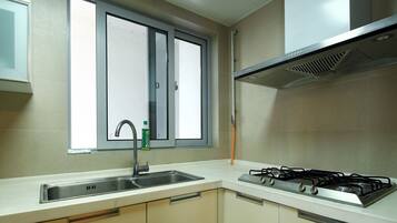 Classic Suite | Private kitchen | Fridge, microwave, stovetop, electric kettle