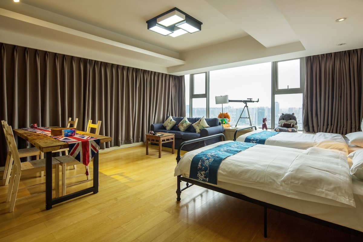 Club Suite | Desk, blackout drapes, soundproofing, iron/ironing board