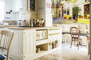 Fridge, microwave, oven, stovetop - 5 Vintage Guest House (Sofia)