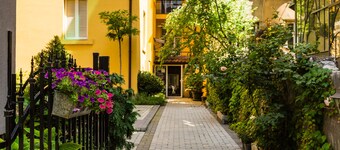 5 Vintage Guest House