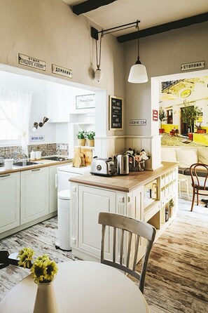 Triple Room, Shared Bathroom | Shared kitchen facilities - 5 Vintage Guest House (Sofia)