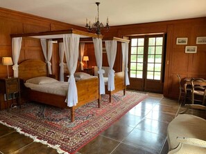 9 bedrooms, iron/ironing board, travel crib, free WiFi