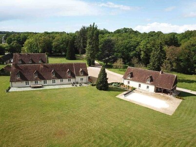 Large spacious and relaxing house with pool, tennis and pond - up to 16p: Deer