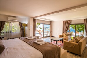Deluxe-huoneisto, 1 makuuhuone, patio, merinäköala | Näkymä huoneesta