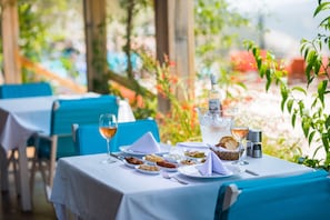 Breakfast, lunch and dinner served - Mediteran Hotel (Kas)