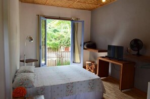 Minibar, planxa i posts de planxar, wifi gratuïta i roba de llit 