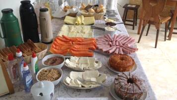 Free daily buffet breakfast