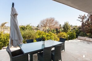 Villa, 4 Bedrooms | Terrace/patio