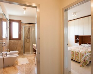 빌라, 침실 4개 | 4 개의 침실, 각각 다른 스타일의 인테리어, 각각 다르게 가구 비치, 책상