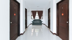 Interior - RedDoorz @ San Antonio Makati (Makati)