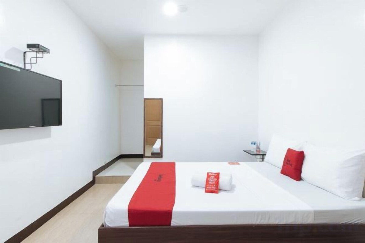 Escritorio, wifi gratis y ropa de cama 