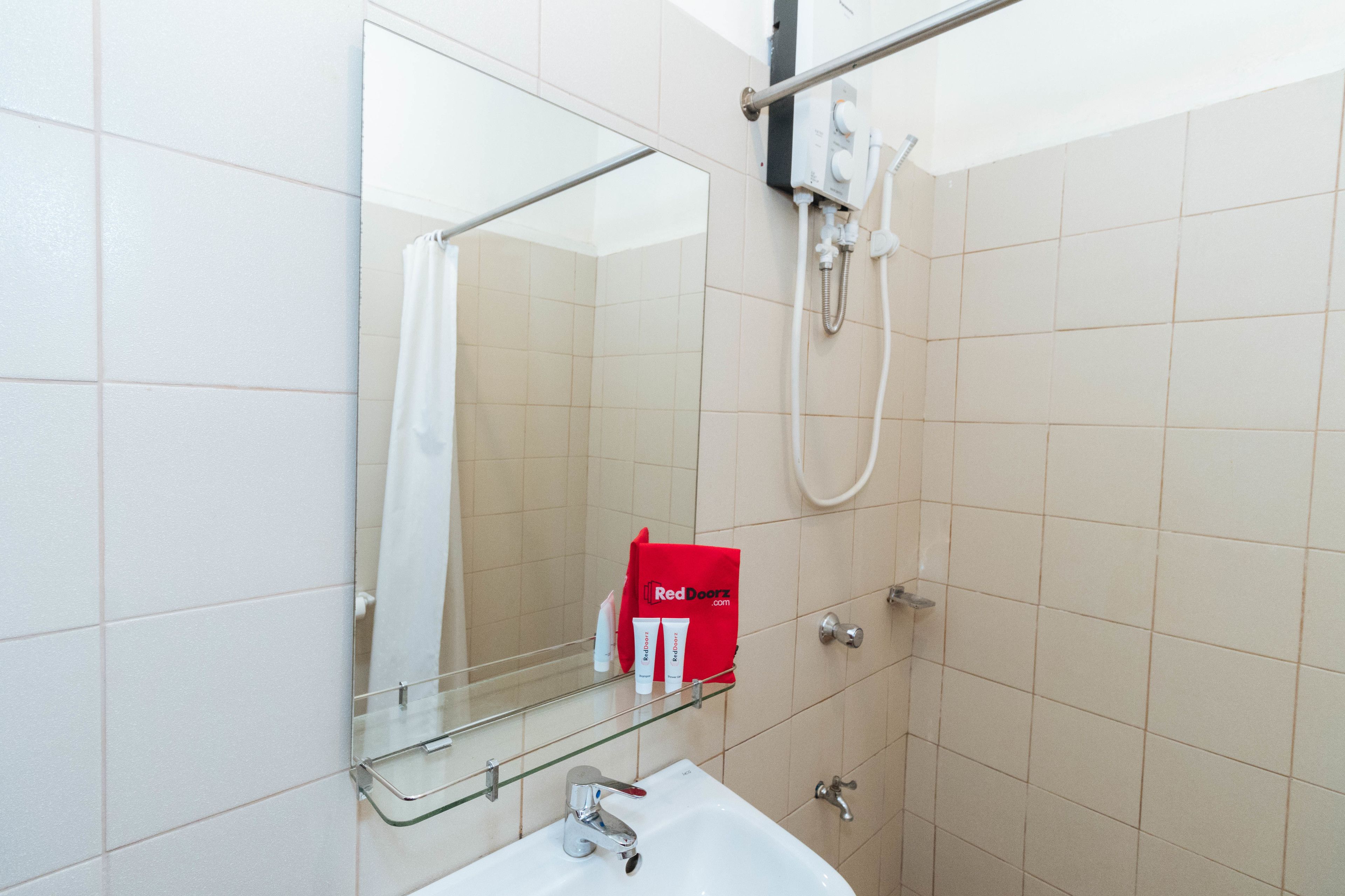 Photo - RedDoorz at San Antonio Makati