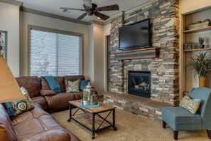 Televisión y chimenea 