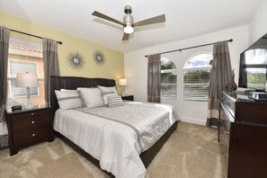 6 habitaciones, tabla de planchar con plancha, wifi y ropa de cama 