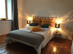5 slaapkamers, een strijkplank/strijkijzer, wifi