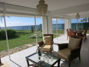 تناول الطعام بالخارج