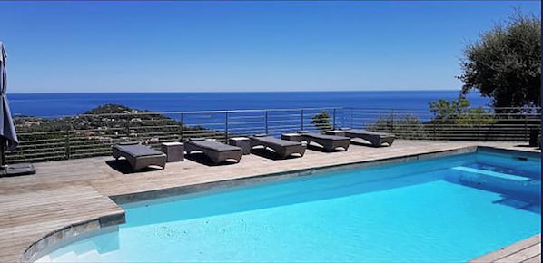 Piscine extérieure, piscine chauffée
