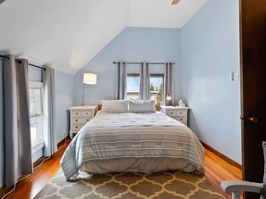 4 bedrooms, iron/ironing board, travel cot, Internet - Wasting Time at Stop 4 (Michigan City)