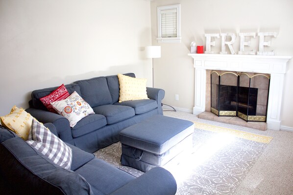 Smart TV, fireplace, DVD player, streaming services