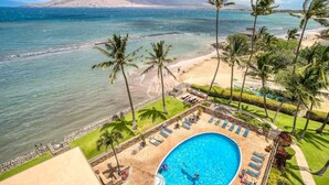 A resort with a swimming pool, beach, and palm trees. - Menehune Shores #401 4th floor Ocean View, A/C throughout, Great Rates (Kihei)