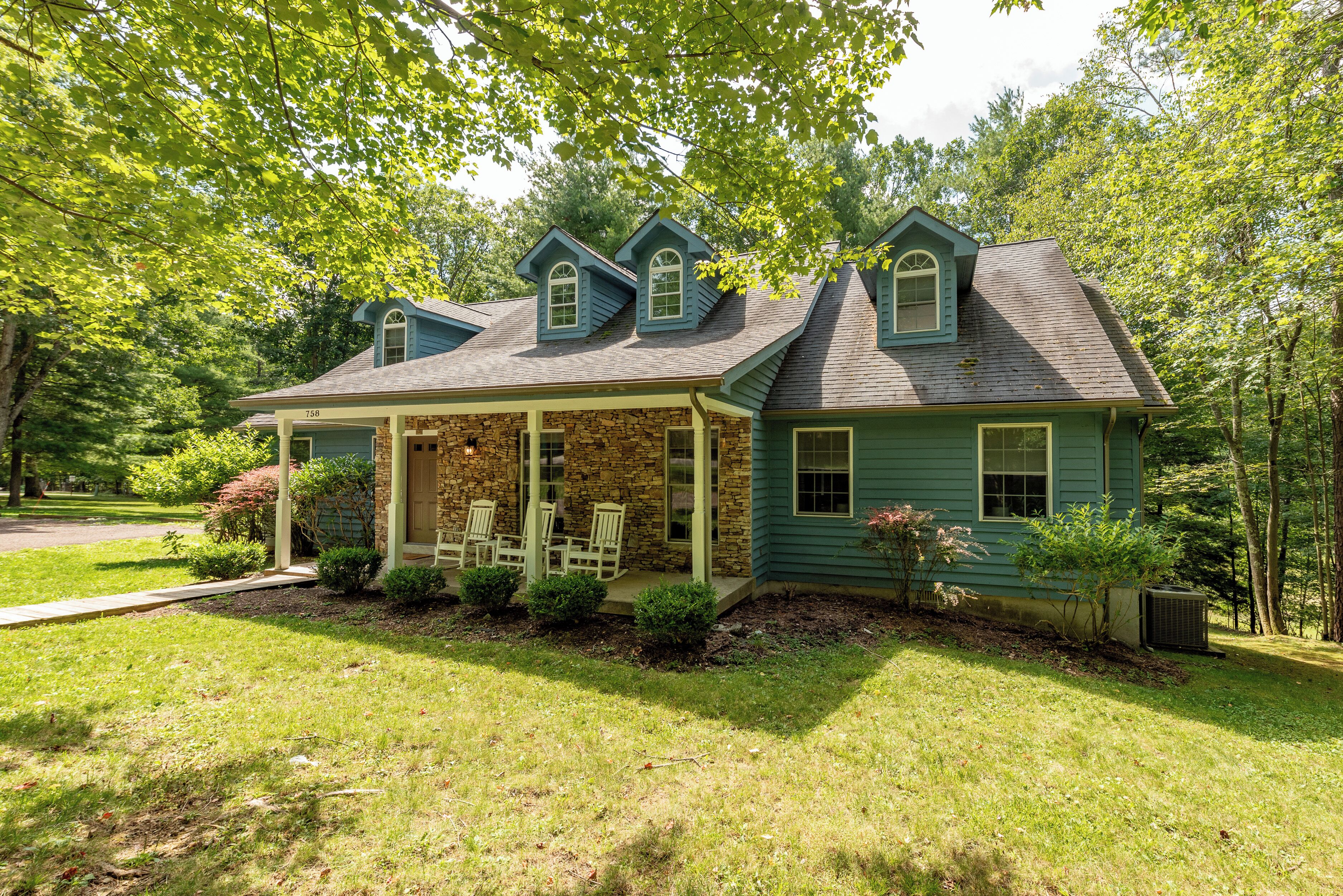 Lakeslee Lodge: Lake Access, Dock Slip, Hot Tub, Community Amenities!