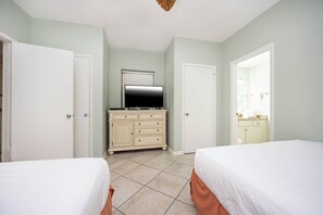2 chambres, fer et planche à repasser, Wi-Fi gratuit, draps fournis
