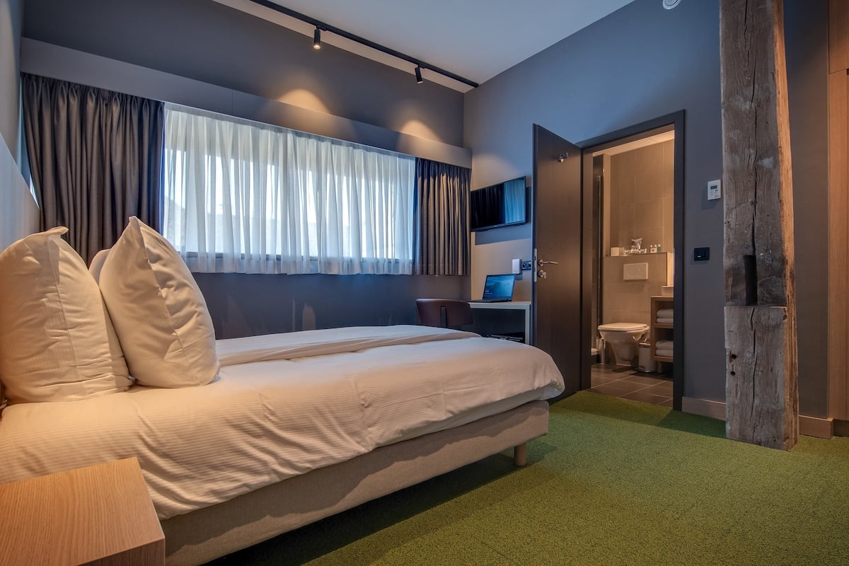 comfort double or twin room | 1 bedroom, minibar, in-room safe, desk