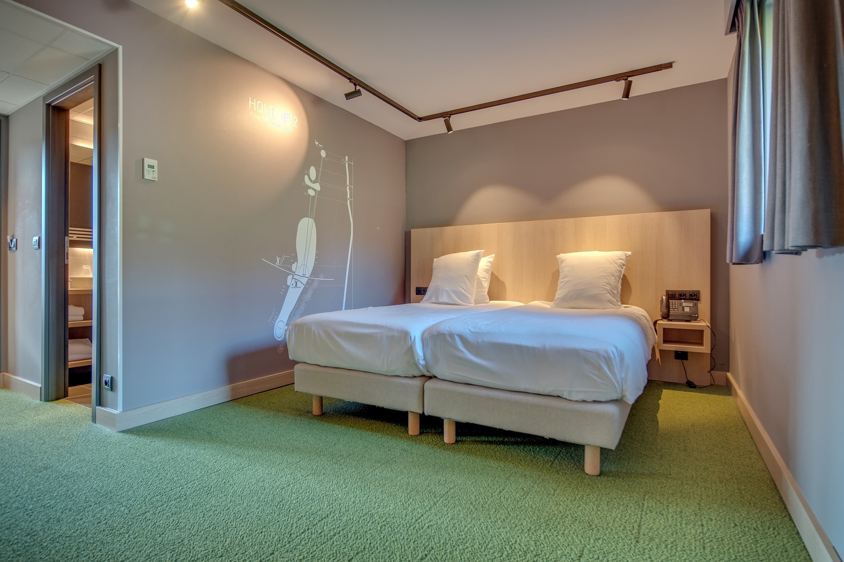 comfort double or twin room | 1 bedroom, minibar, in-room safe, desk