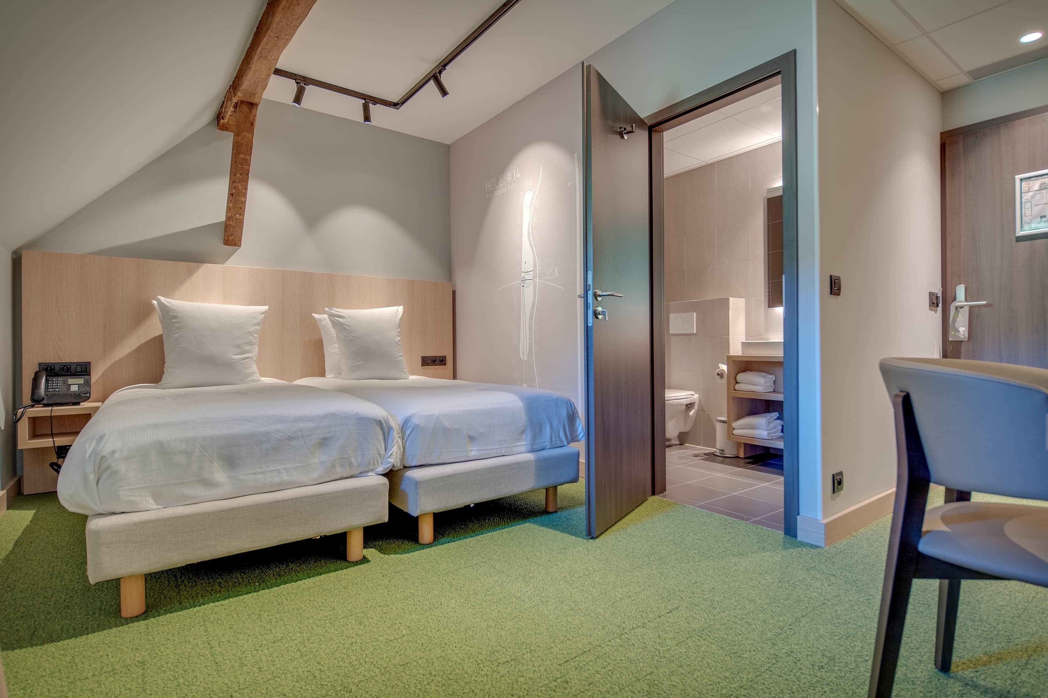 standard double or twin room | 1 bedroom, minibar, in-room safe, desk