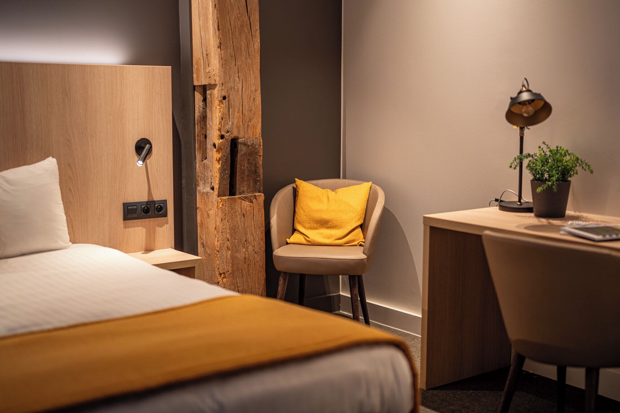 迷你吧、客房內保險箱、書桌、隔音