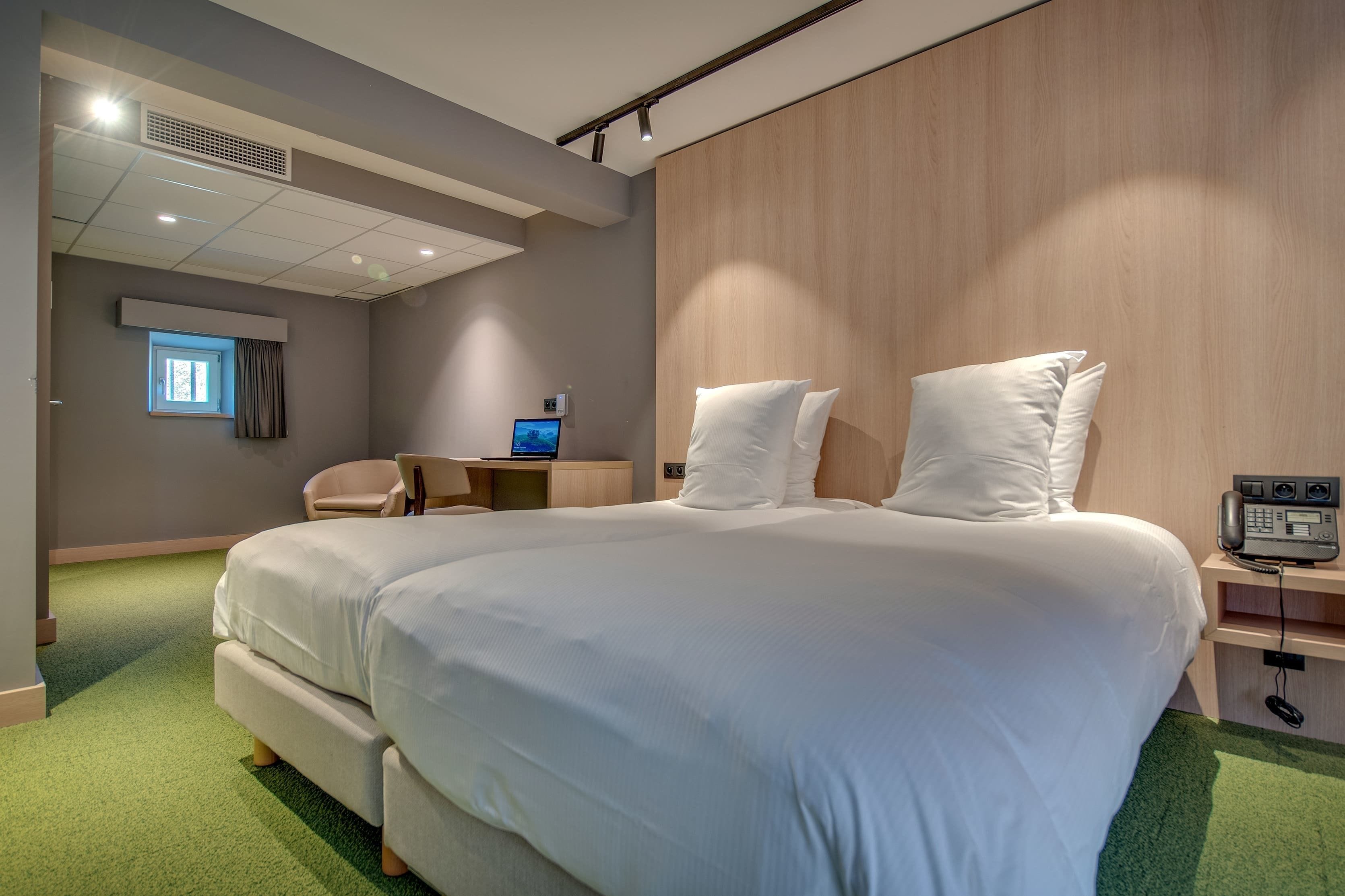comfort double or twin room | 1 bedroom, minibar, in-room safe, desk