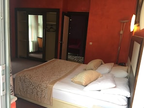 Royal Suite | Minibar, in-room safe, desk, iron/ironing board - Cimenler Otel (Gumushane)