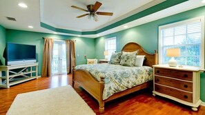 4 bedrooms, iron/ironing board, free WiFi, bed sheets - Summer Wind- An island getaway in the perfect location. (Holmes Beach)