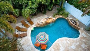 A heated pool - Summer Wind- An island getaway in the perfect location. (Holmes Beach)