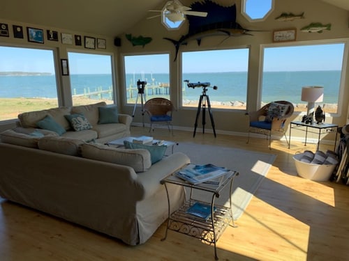 Relaxation awaits! Potomac River Waterfront Home.