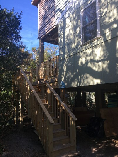 Treetop retreat. Perfect for one or two. 