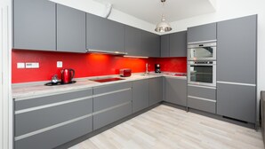 Exclusieve maisonnette, 2 slaapkamers, niet-roken, keuken | Privékeuken | Een koffiezetapparaat/waterkoker, een koelkast (op verzoek)