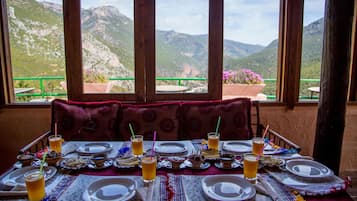 Desayuno continental gratuito y diario