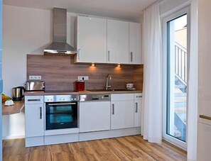 Premium Studio Suite, Non Smoking, Allergy Friendly (Wacholder) | Private kitchen
