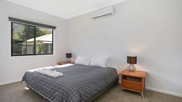 Townhome, 3 Bedrooms | 3 bedrooms, bed sheets