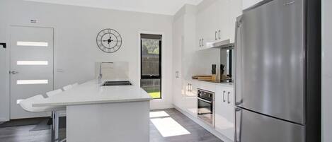 联排别墅, 3 间卧室 | 私人厨房 | 大冰箱、微波炉、烤箱、炉灶