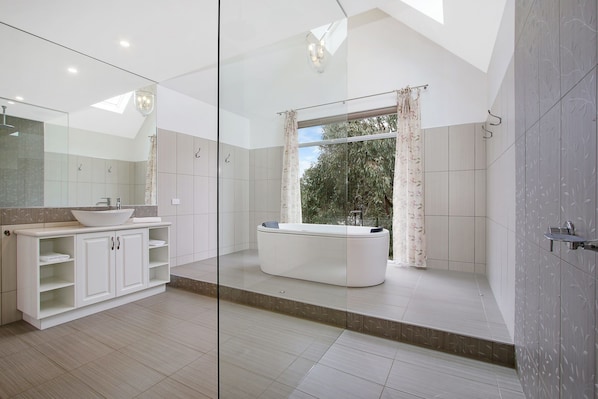 House, 2 Bedrooms | Bathroom | Separate tub and shower, bathrobes, towels
