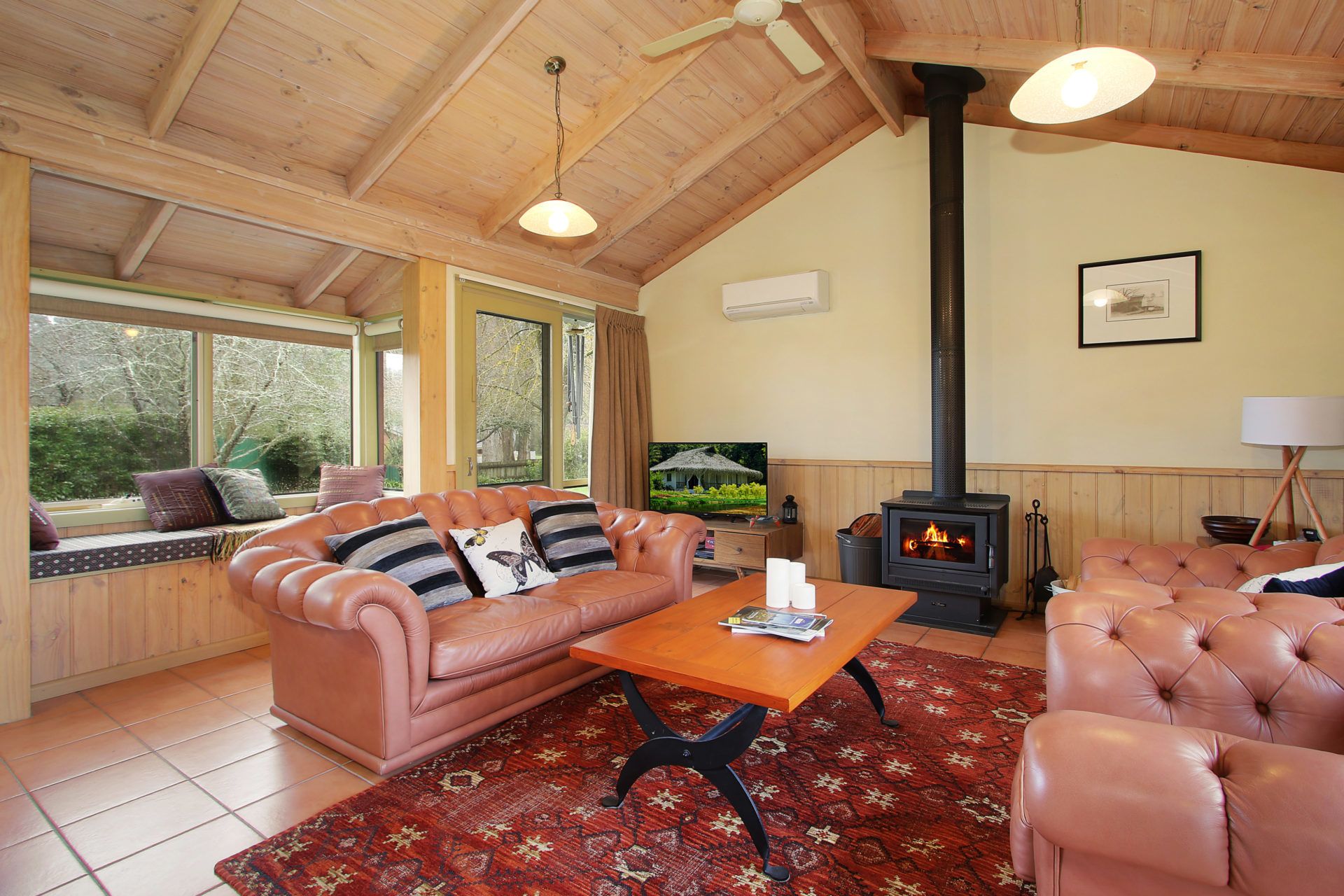 Cottage, 2 Bedrooms | Living room | TV, fireplace