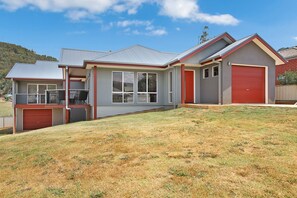 Exterior - 3 Peaks Rise - BRIGHT (Bright)