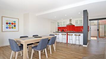 House, 3 Bedrooms | In-room dining