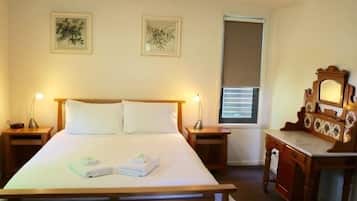 1 bedroom, bed sheets